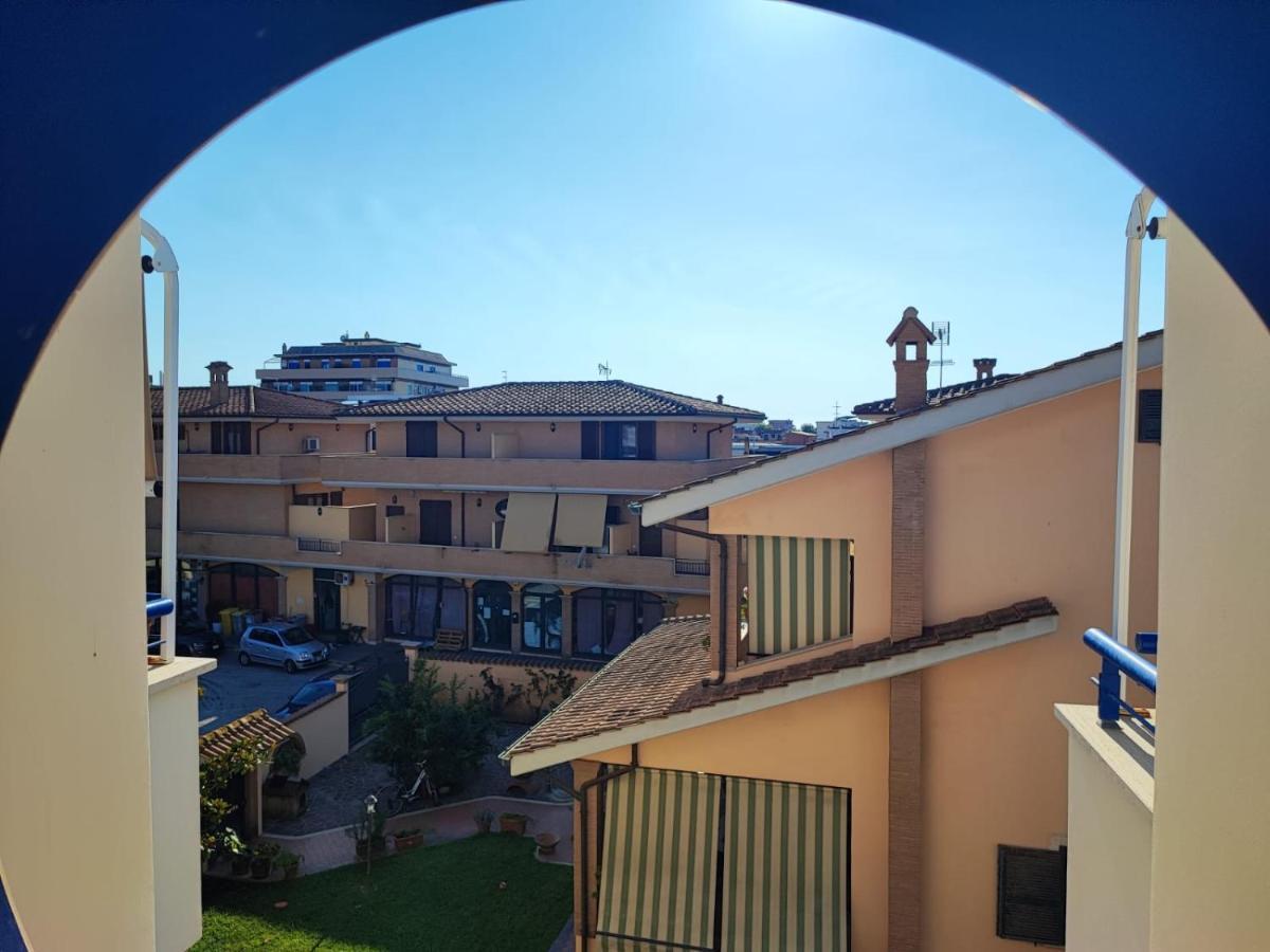 Red Lux Apartment Fiumicino Exterior photo